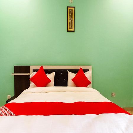 Oyo Lck1233 Rivaaj Palace Lucknow Ngoại thất bức ảnh