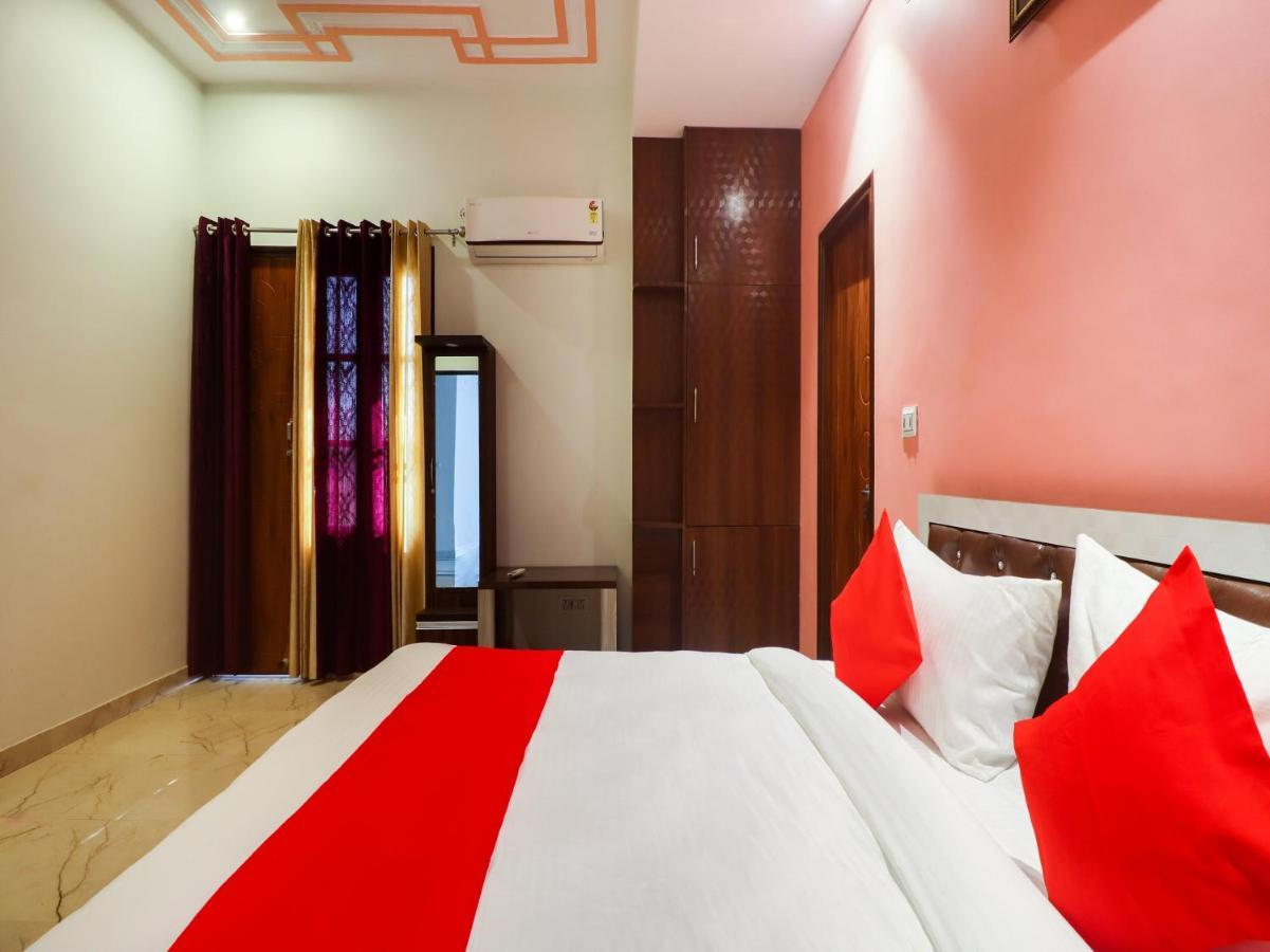 Oyo Lck1233 Rivaaj Palace Lucknow Ngoại thất bức ảnh