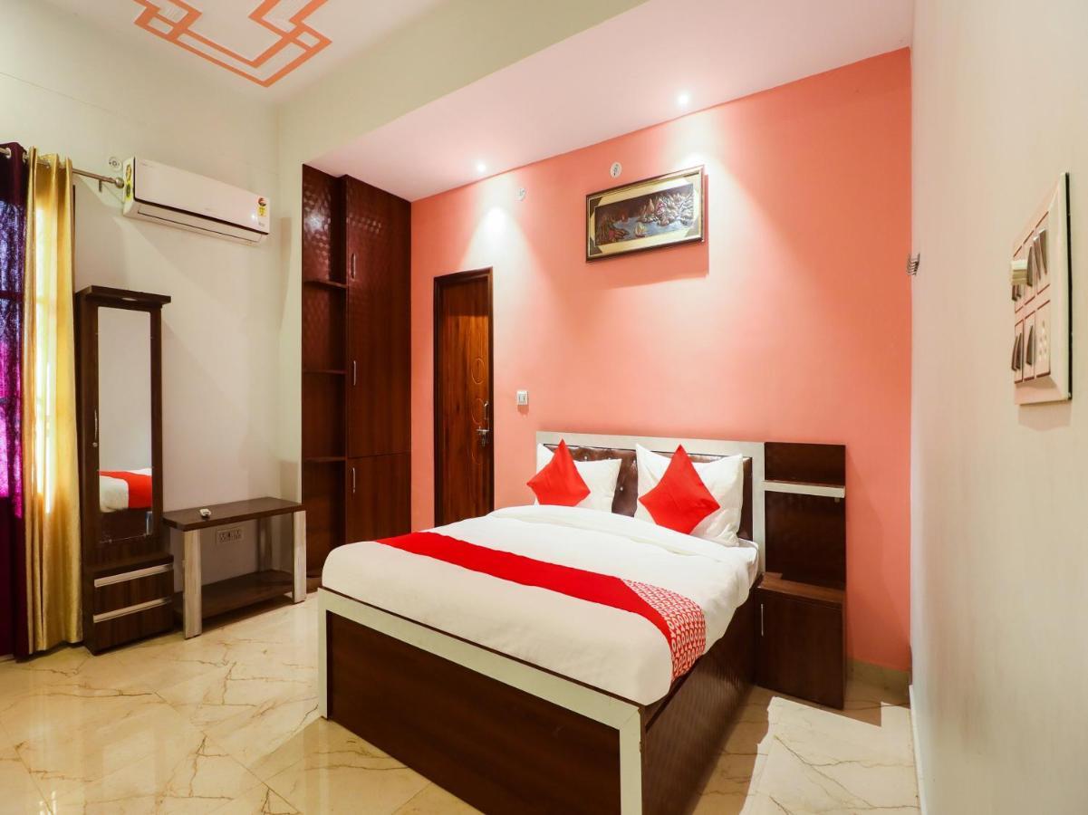 Oyo Lck1233 Rivaaj Palace Lucknow Ngoại thất bức ảnh