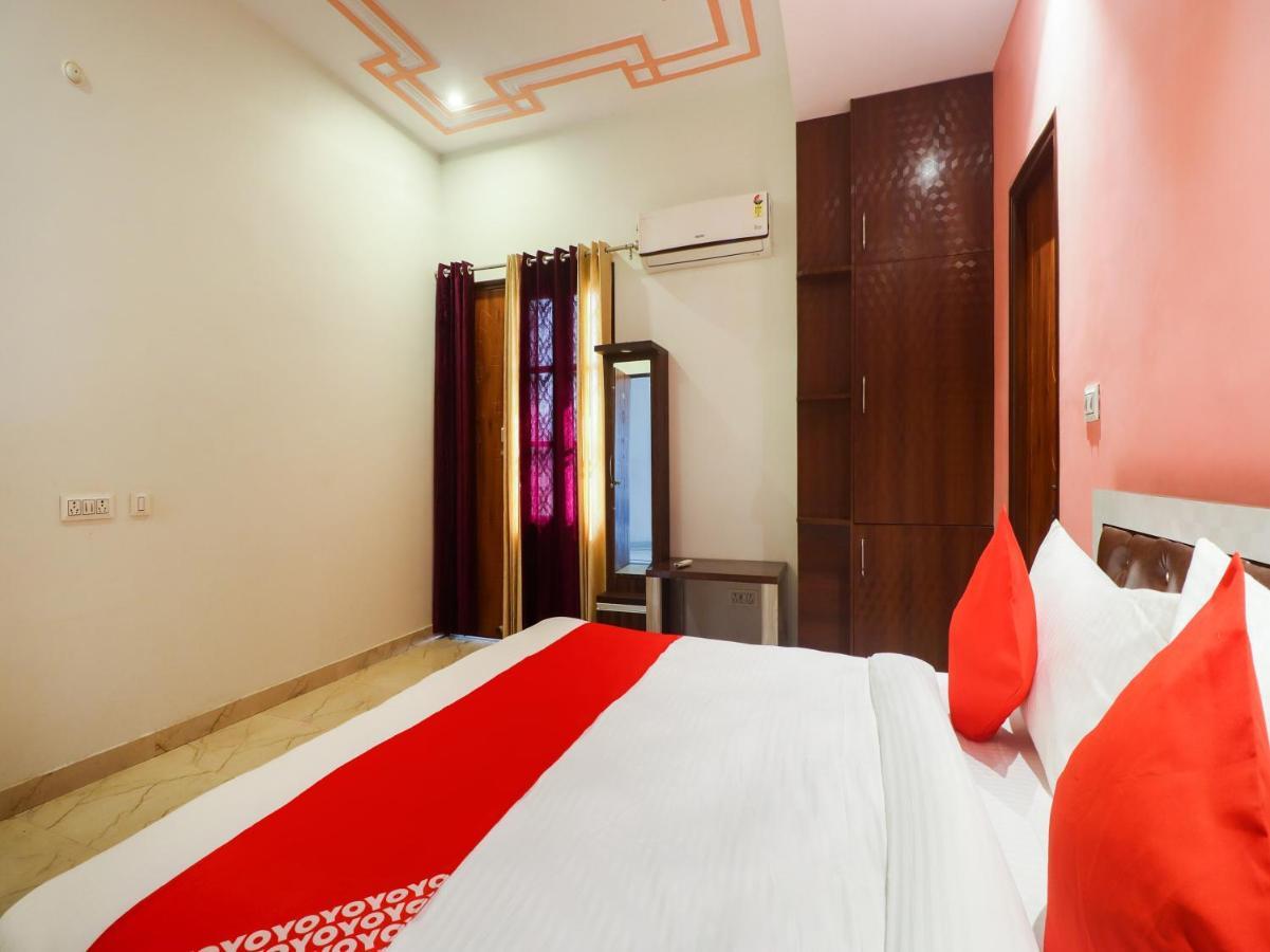 Oyo Lck1233 Rivaaj Palace Lucknow Ngoại thất bức ảnh