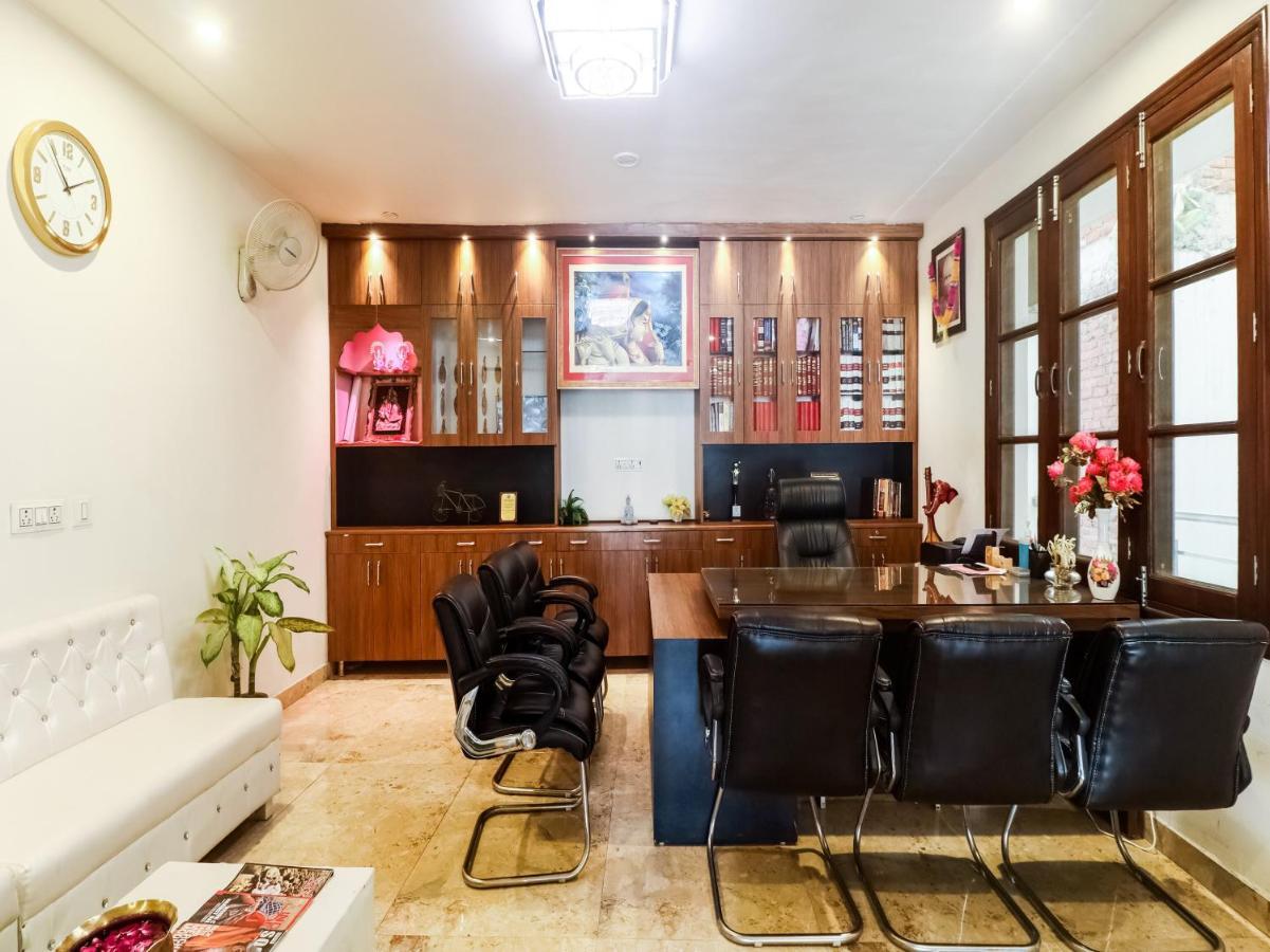 Oyo Lck1233 Rivaaj Palace Lucknow Ngoại thất bức ảnh