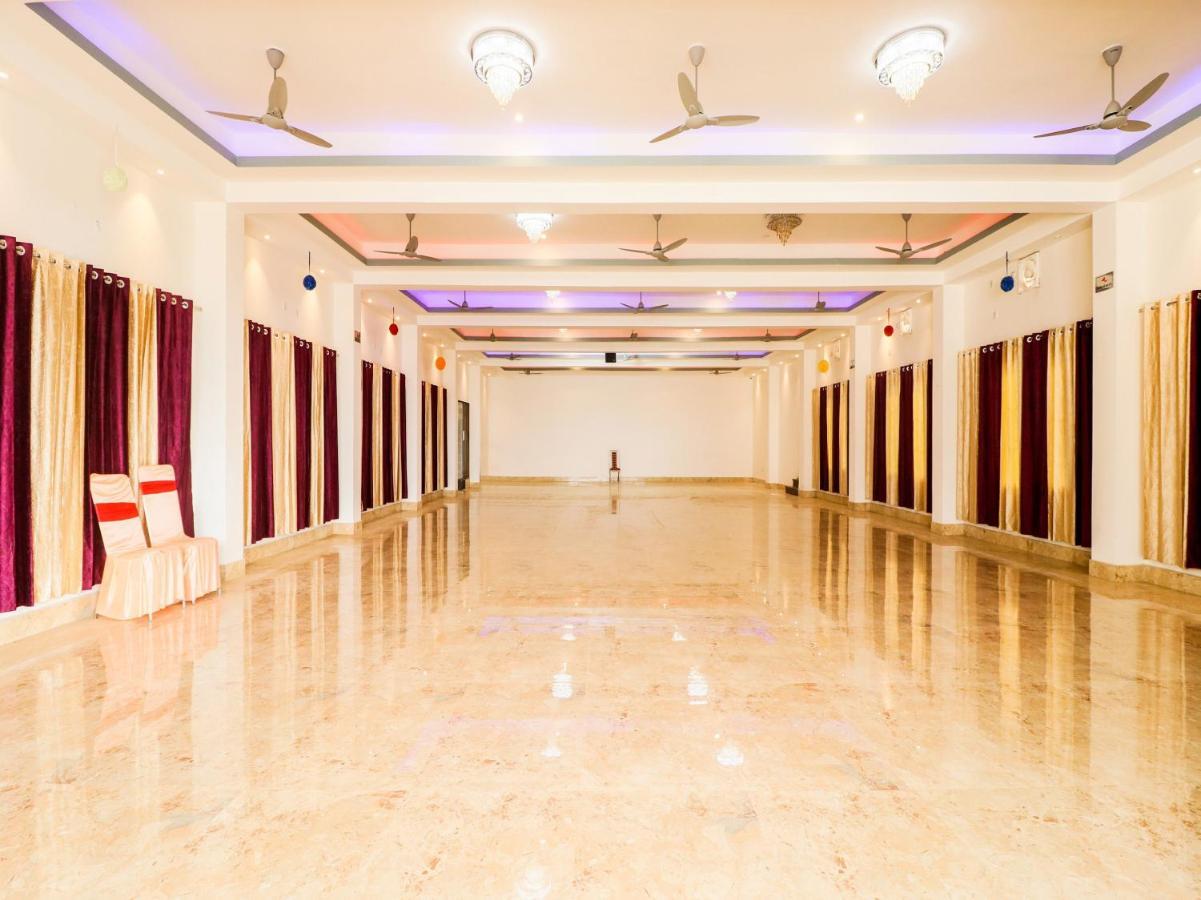 Oyo Lck1233 Rivaaj Palace Lucknow Ngoại thất bức ảnh