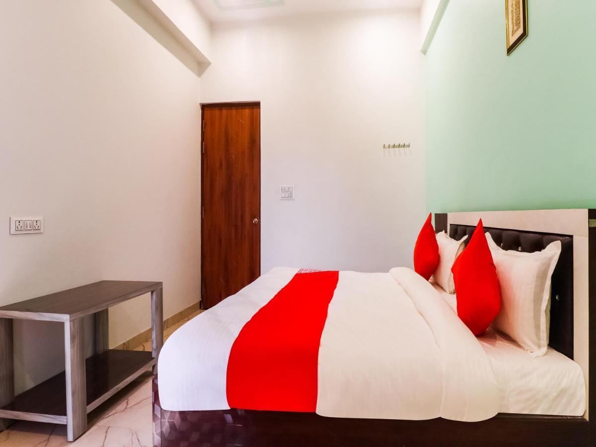 Oyo Lck1233 Rivaaj Palace Lucknow Ngoại thất bức ảnh