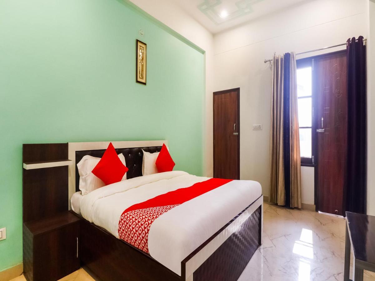 Oyo Lck1233 Rivaaj Palace Lucknow Ngoại thất bức ảnh