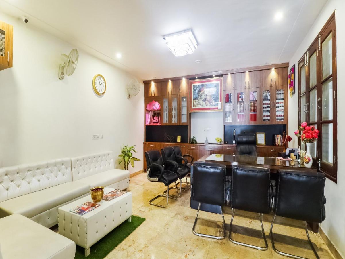 Oyo Lck1233 Rivaaj Palace Lucknow Ngoại thất bức ảnh