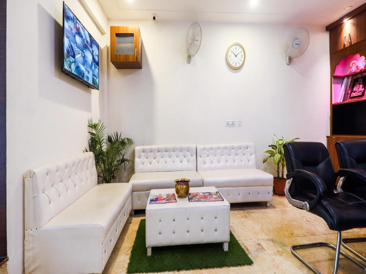 Oyo Lck1233 Rivaaj Palace Lucknow Ngoại thất bức ảnh