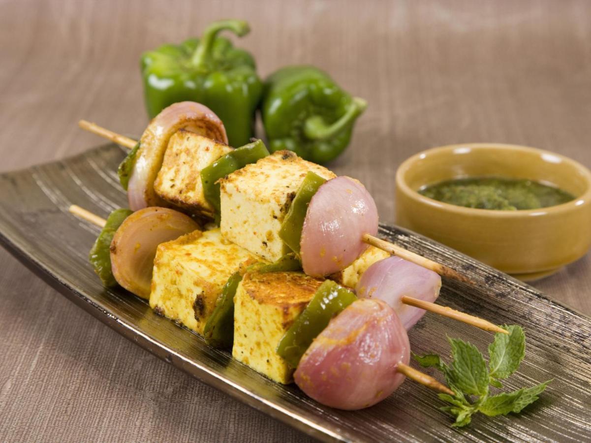 Oyo Lck1233 Rivaaj Palace Lucknow Ngoại thất bức ảnh
